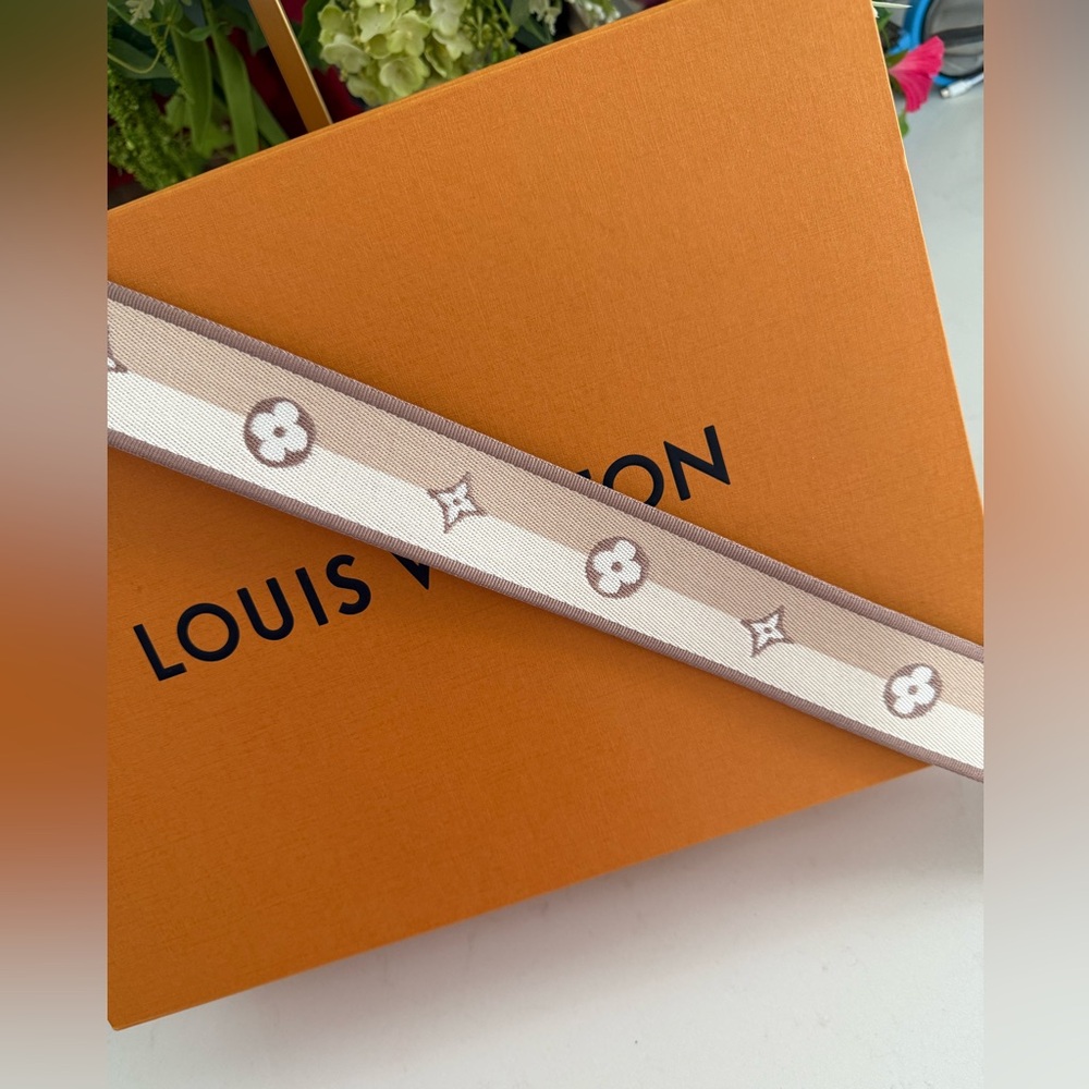 Louis Vuitton Jacquard Speedy Bandoulière 20 Shoulder Strap in Tan ~ NWOT 42” - Picture 3 of 9